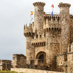 Entrada al Castillo templario de Ponferrada. Guías Bierzo