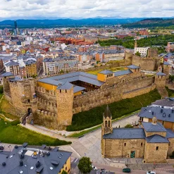 Castillo Templario de Ponferrada y su entorno en el casco antiguo. Guías Bierzo