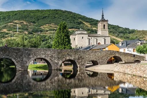 Puente Romano de Molinaseca en el Camino de Santiago. Guías Bierzo