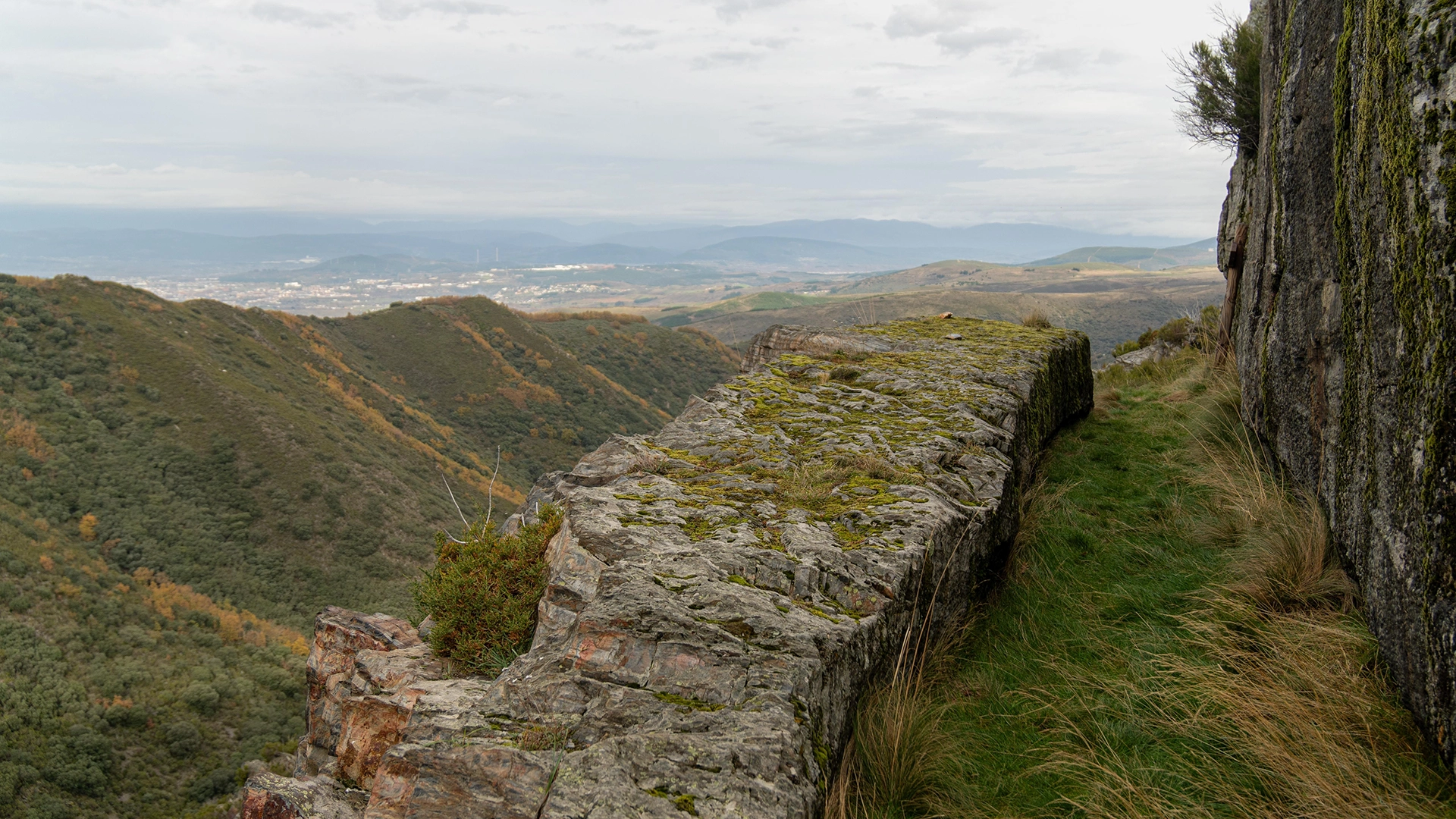 portada_senderismos_guias_bierzo_paisaje_el_bierzo